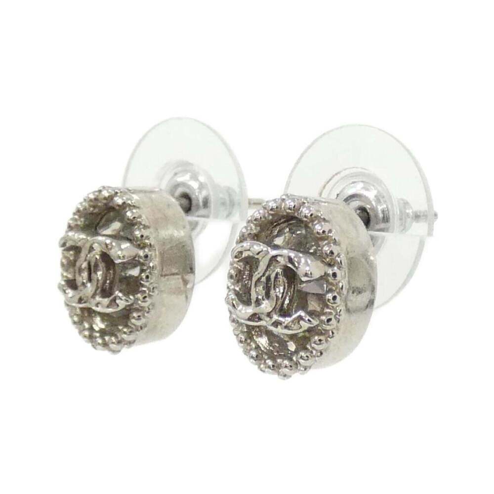 CHANEL White Earrings - Picture 2 of 3